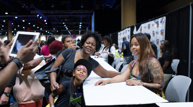 Chrisette Michele, Celebrity Autograph Signings