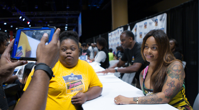 Chrisette Michele, Celebrity Autograph Signings