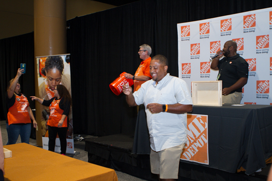 fr16-day3-expo-stage-119