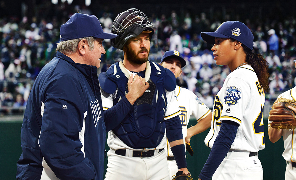 PITCH: L-R: Dan Lauria, Mark-Paul Gosselaar and Kylie Bunbury in PITCH coming soon to FOX. ©2016 Fox Broadcasting Co. Cr: Ray Mickshaw / FOX