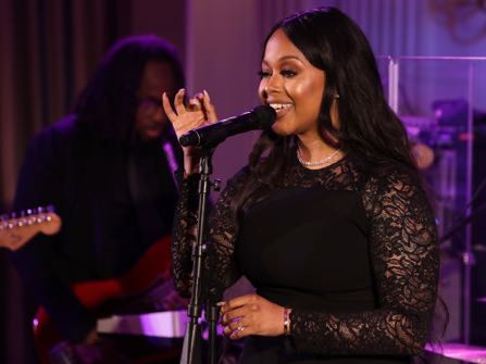 Singer Chrisette Michele performs for President Barack Obama, first lady Michelle Obama, Singapore's Prime Minister Lee Hsien Loong, and his wife Ho Ching, in the State Dining Room of the White House during a state dinner, Tuesday, Aug. 2, 2016, in Washington. (AP Photo/Jacquelyn Martin)