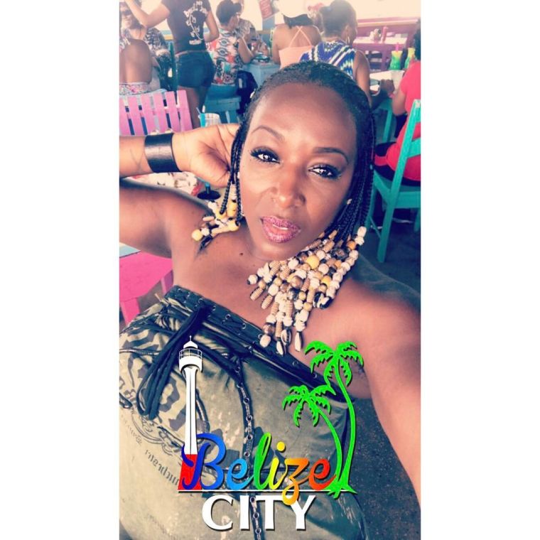 Let's just admire this lady's fab classic braid style, OK?