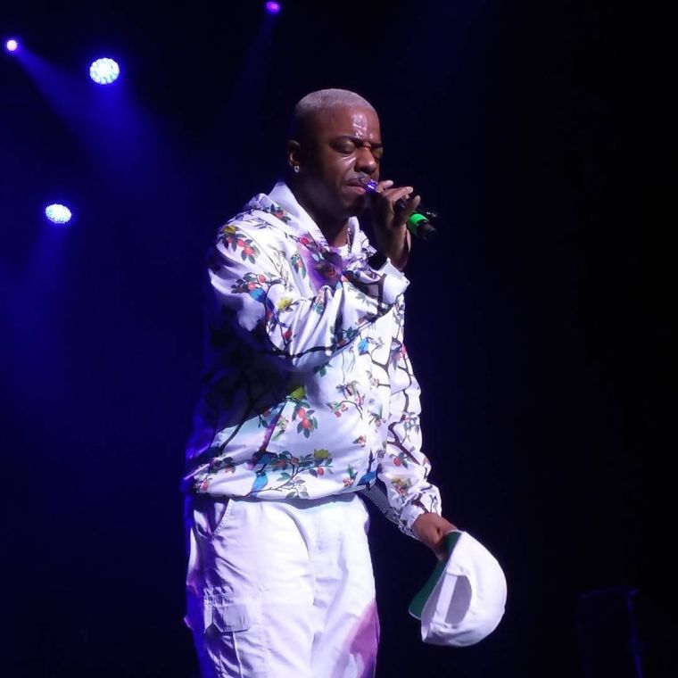 Sisqo of Dru Hill sangin’