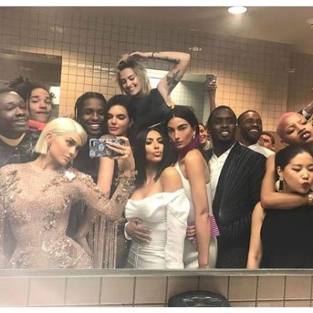 Can you ID everyone in this bathroom selfie?