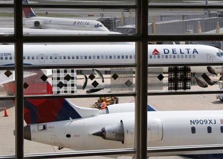 Delta Passengers Booted ?quality=80&strip=all&w=447&crop=0,0,100,320px