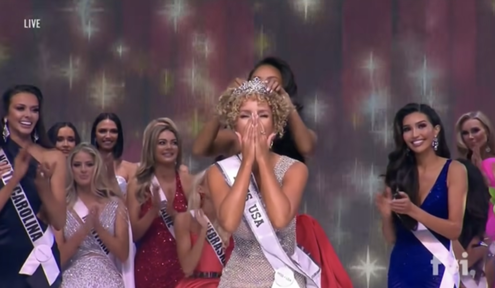 Miss Kentucky Elle Smith Crowned Miss USA 2021