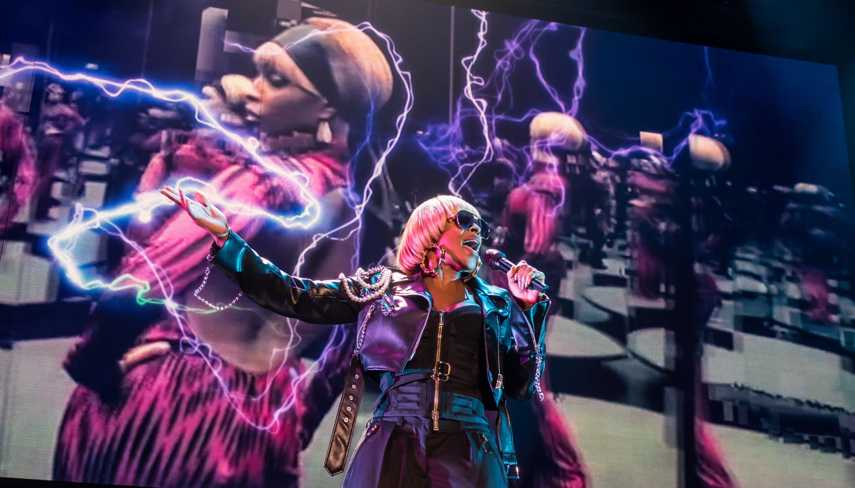 Maxwell And Mary J Blige Performs At Genting Arena - Birmingham