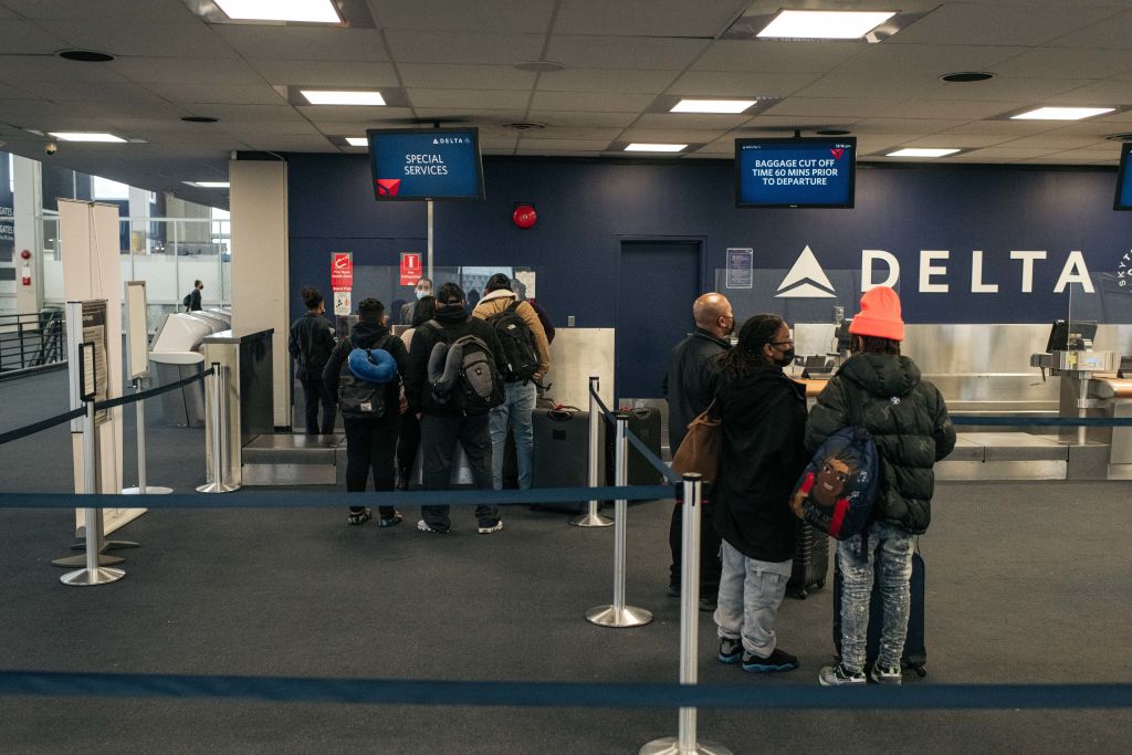 Thousands Of Flights Cancelled Worldwide As Airlines Struggle With Staffing Amid Omicron