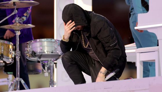 Eminem’s Political Kneel During Super Bowl Halftime Show Gains
Massive Support On Social Media