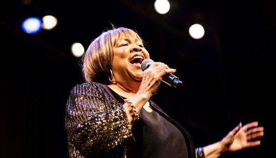 Mavis Staples Says Aretha Franklin Was “Very Insecure” On 1987
Duet “Oh Happy Day” & Turned Down Her Vocals
