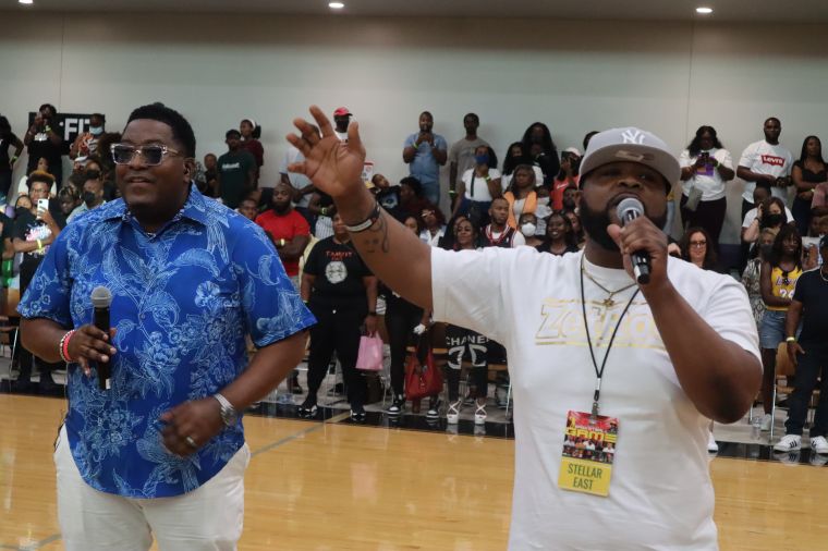 Zacardi Cortez singing before the Celebrity Basketball Game