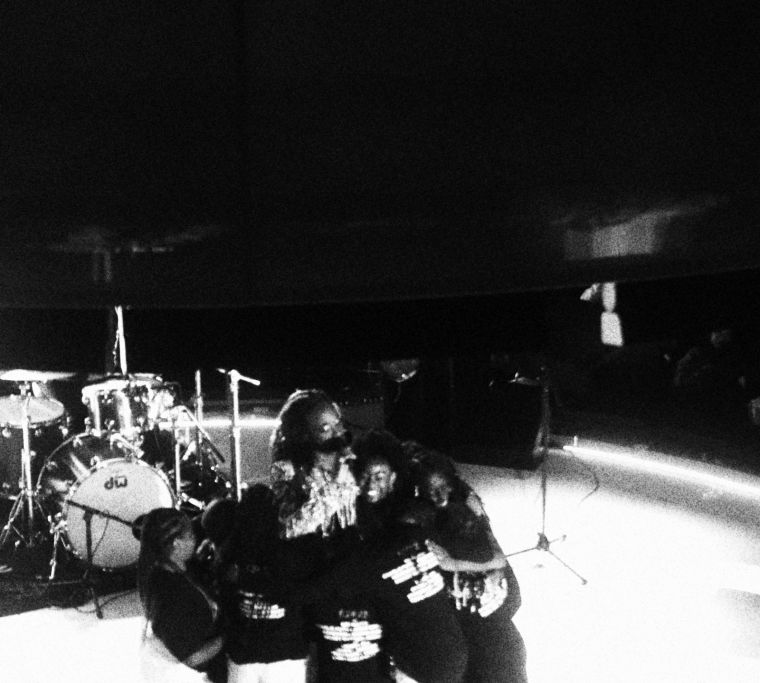 Billy Porter joined by kids during his bone-chillingly powerful set