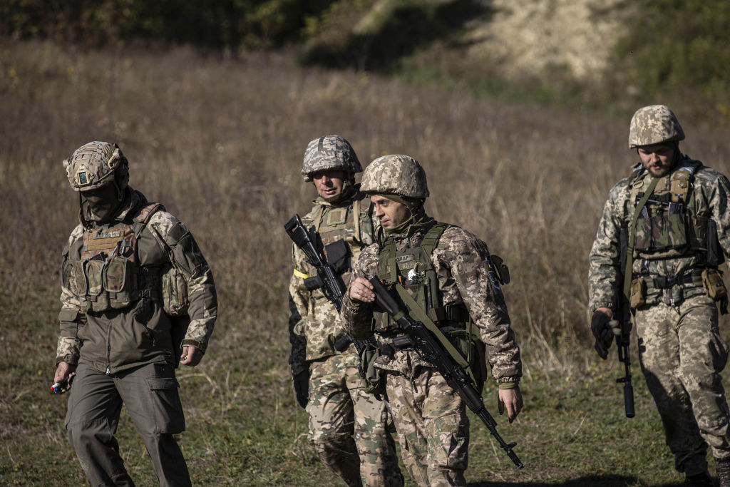Volunteers in the Ukrainian army receive combat training
