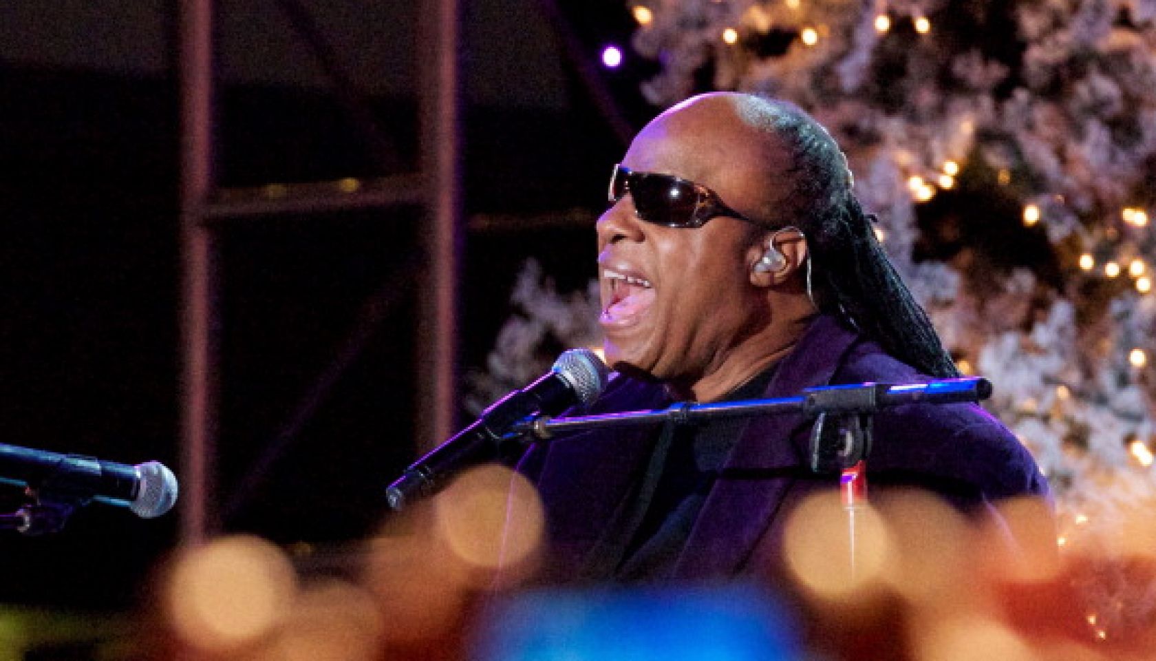 The Hollywood Christmas Parade Benefiting Toys For Tots Foundation - Performances