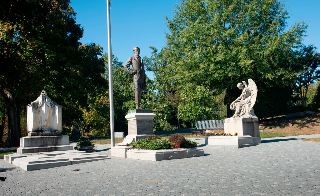 Statues at the grave of Jefferson Davis, president of the Confederate States of America, Richmond, Virginia