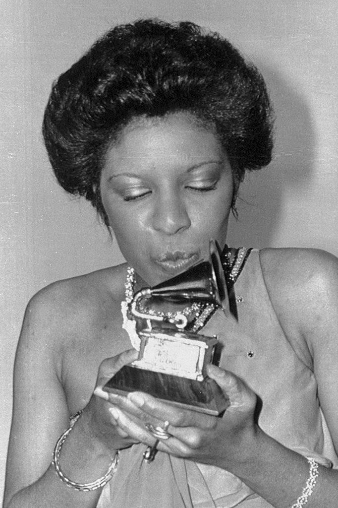 Natalie Cole Kissing Her Grammy