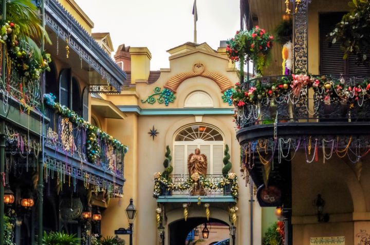 mardi gras decorations