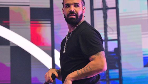 Nails Or Nah? Drake Challenges Masculinity With New Pink Polish
Manicure