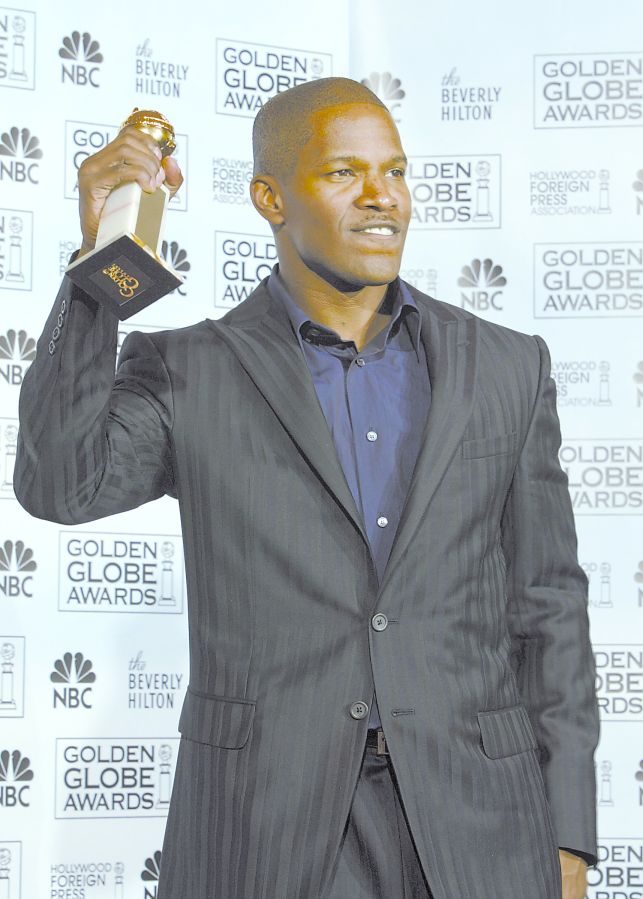 Jamie Foxx poses with his award for "Best Performance by an Actor in a Motion Picture - Musicial or