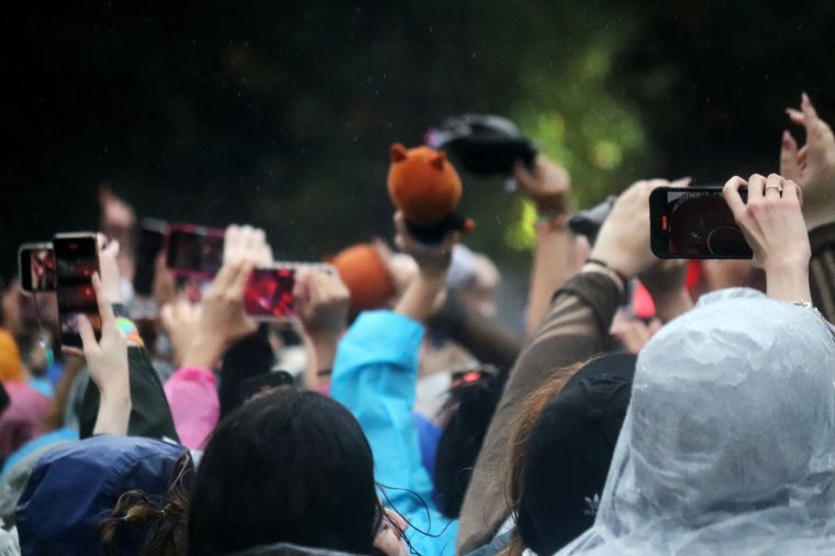 Fans getting their pictures at 2023 Global Citizen Festival