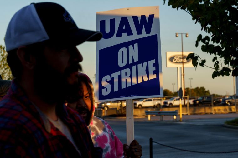 UAW Hits Big 3 Pockets as Strikes Expand