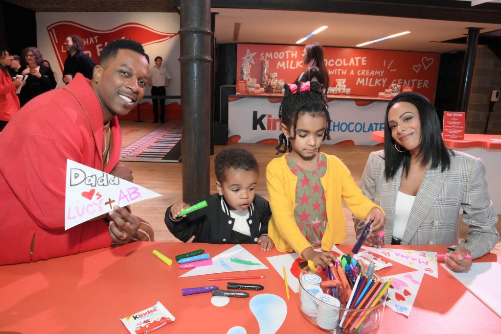 Leslie Odom Jr & Fam Help Welcome Kinder To America Leslie Odom Jr & Fam Help Welcome Kinder To America