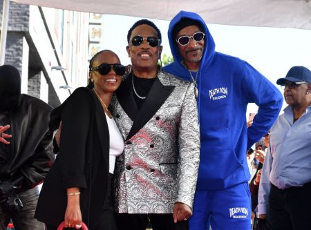 (L to R) Shante Broadus, Charlie Wilson and Snoop Dogg