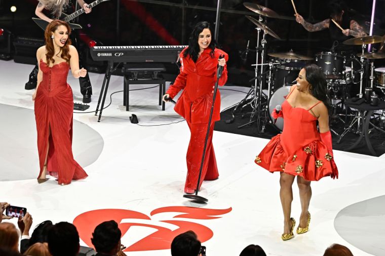 Francia Raisa and Sherri Shepherd join Demi Lovato on stage