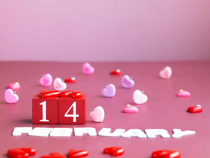 Cube calendar with date 14 and FEBRUARY letter