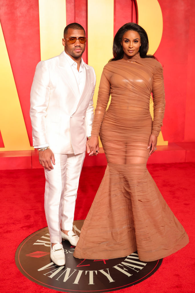 Celebs Wear Dramatic Fashions at the Vanity Fair Oscars Party