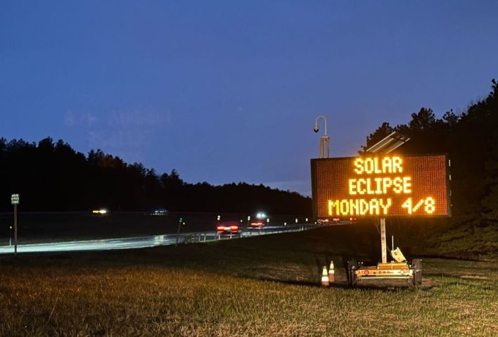 Sign on Long Island Expressway alerting drivers to upcoming eclipse
