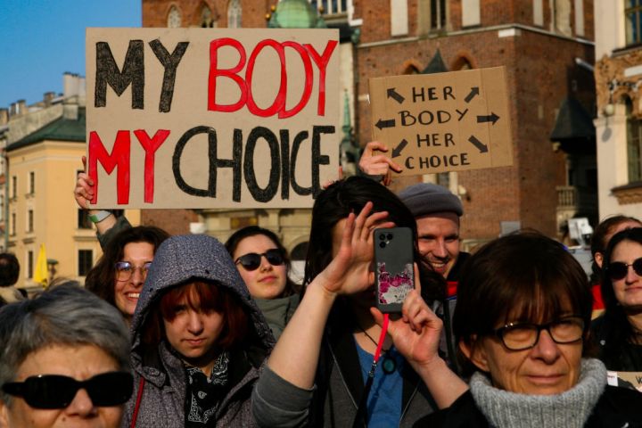 Fight for Reproductive Rights: Kamala Harris Heads to Arizona