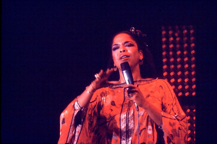 Della Reese Performs On Stage
