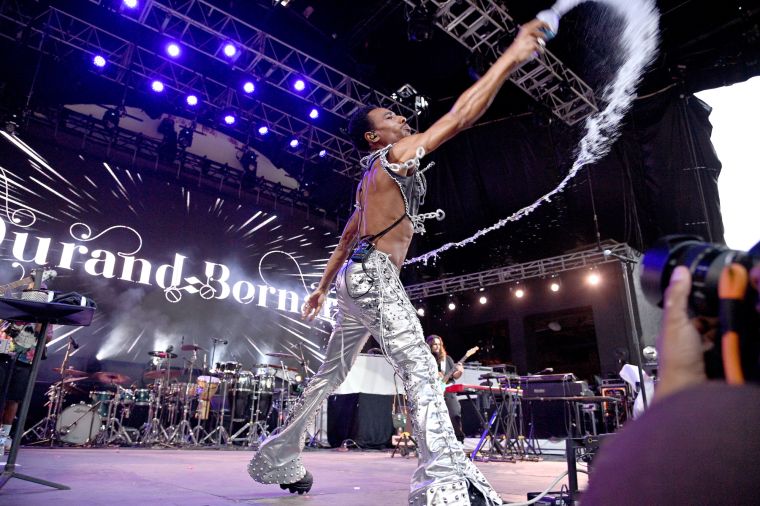 Things got a little too hot during Durand Bernarr's set!