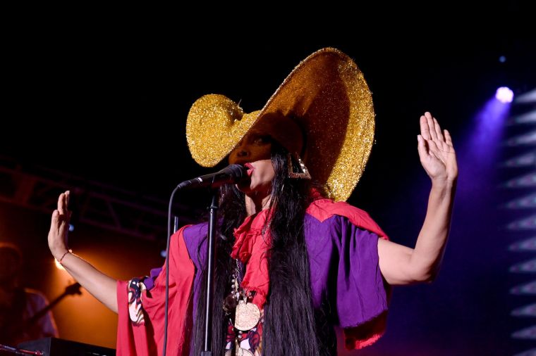 Another night, another impeccable performance (and outfit!) by Badu