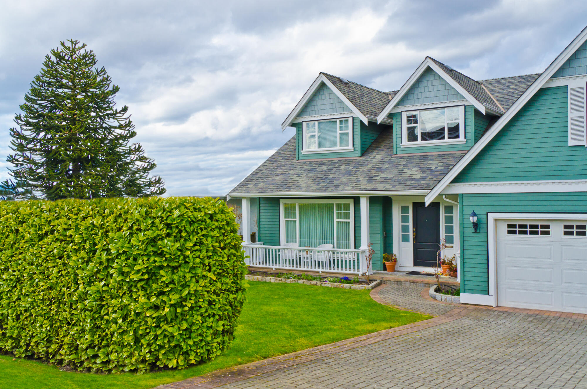 Flipping houses: How investors are thriving in today's property market