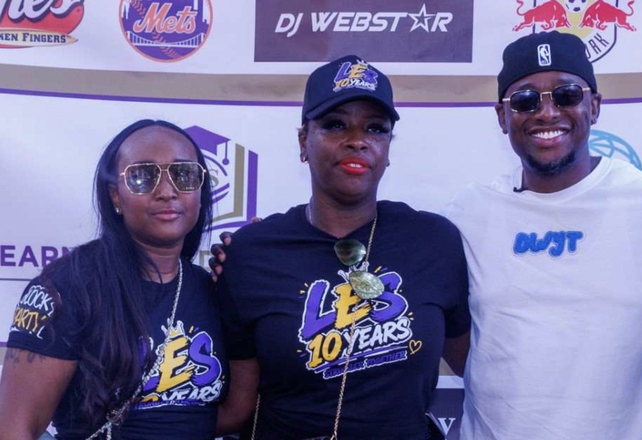 Three people posing together, wearing shirts celebrating "LES 10 YEARS" anniversary. Logos for Mets, Red Bull, and DJ Webstar visible in background.