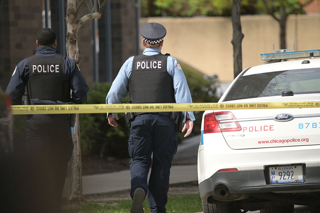 Two police officers shot during prisoner transport in Chicago