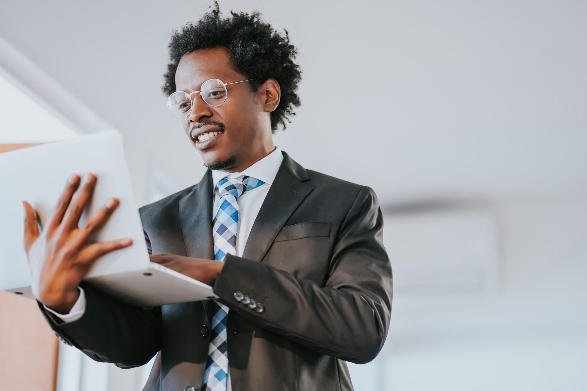 AI Sales Assistants Are Becoming Everyday Workplace Tools